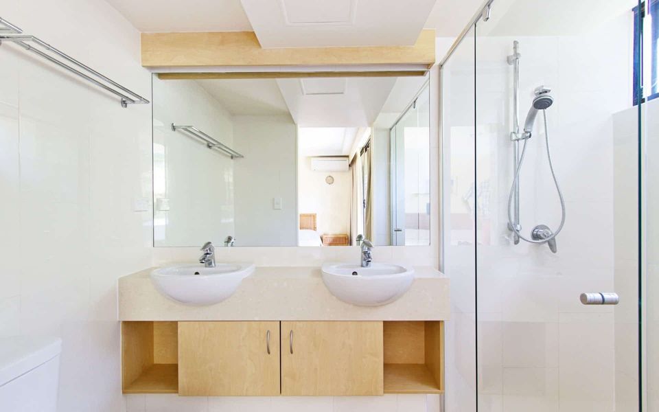 Rocks Resort 4G – Currumbin Beachfront – Min. 3 night stays!