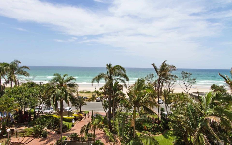 Rocks Resort 4G – Currumbin Beachfront – Min. 3 night stays!