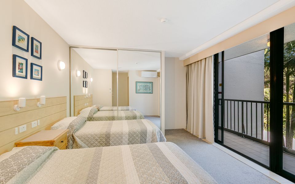 Rocks Resort 4G – Currumbin Beachfront – Min. 3 night stays!
