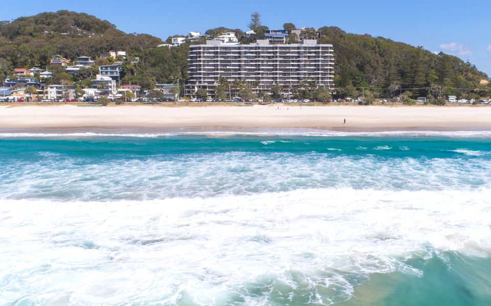 Rocks Resort 4G – Currumbin Beachfront – Min. 3 night stays!