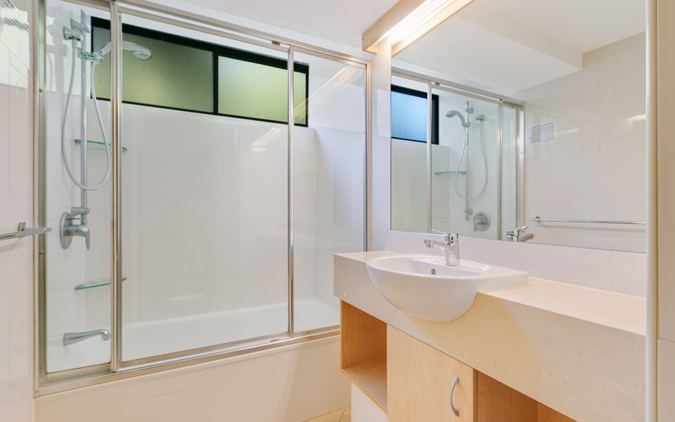 Rocks Resort 4G – Currumbin Beachfront – Min. 3 night stays!