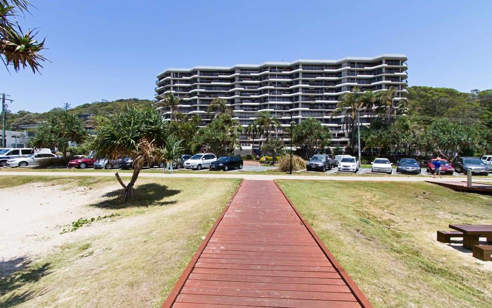 Rocks Resort 4G – Currumbin Beachfront – Min. 3 night stays!