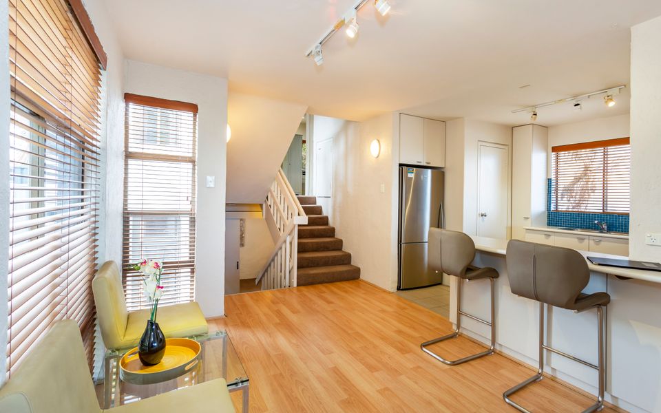 Como Mezzanine Retreat