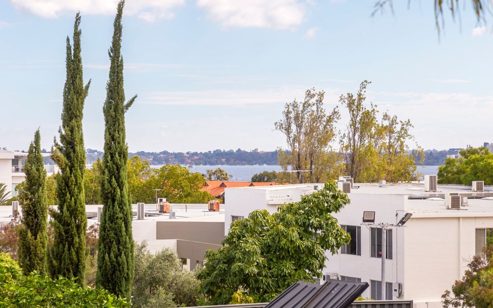 Como Mezzanine Retreat