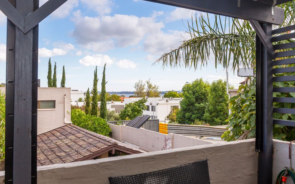 Como Mezzanine Retreat