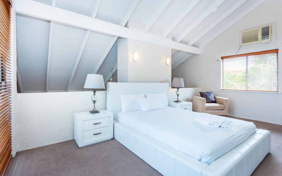 Como Mezzanine Retreat