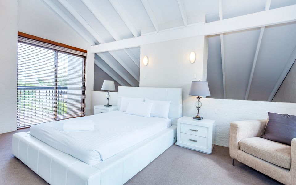 Como Mezzanine Retreat