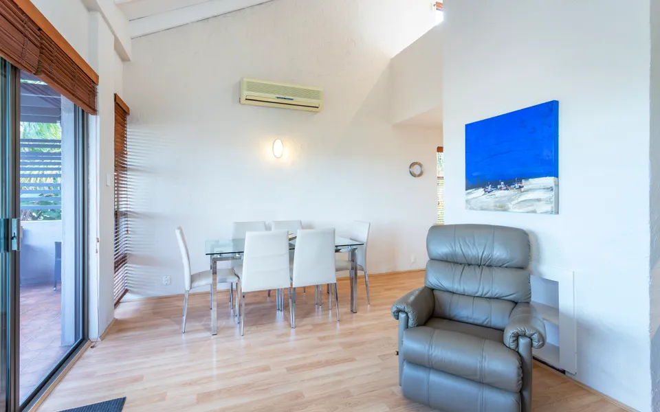 Como Mezzanine Retreat