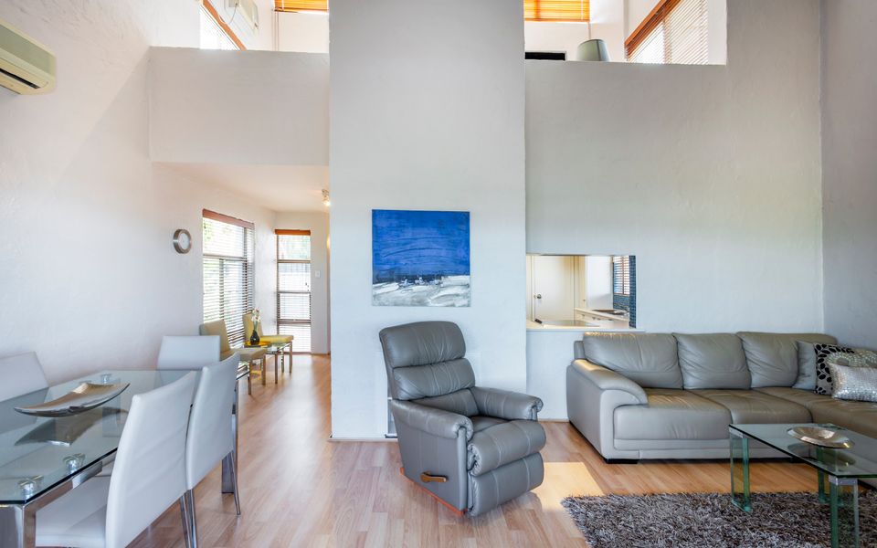 Como Mezzanine Retreat