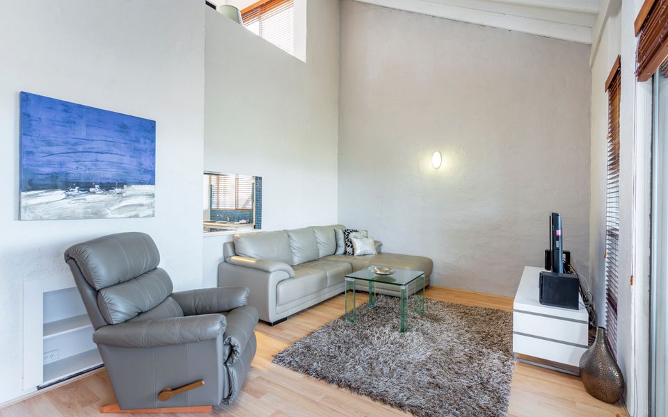 Como Mezzanine Retreat