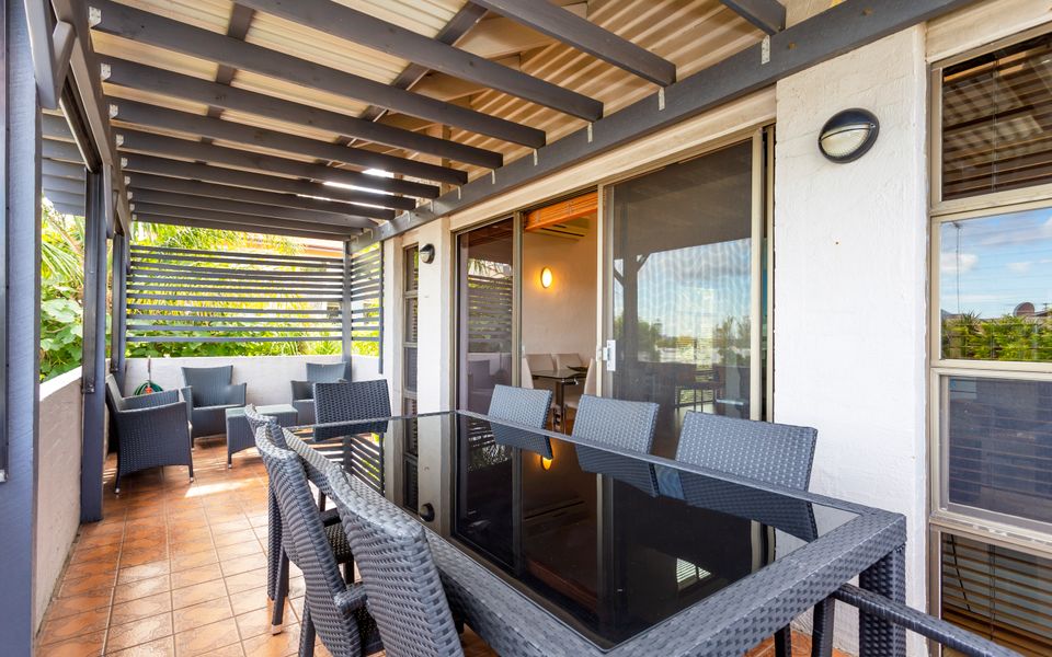 Como Mezzanine Retreat