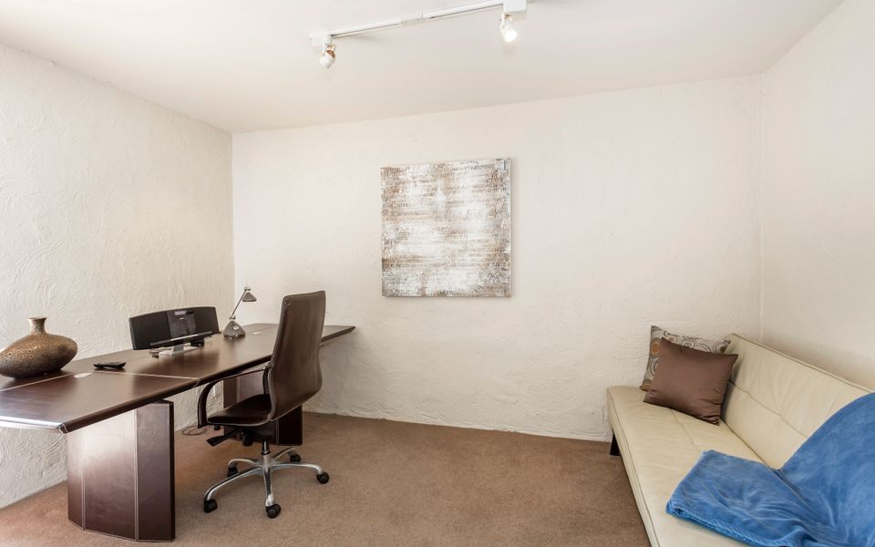 Como Mezzanine Retreat