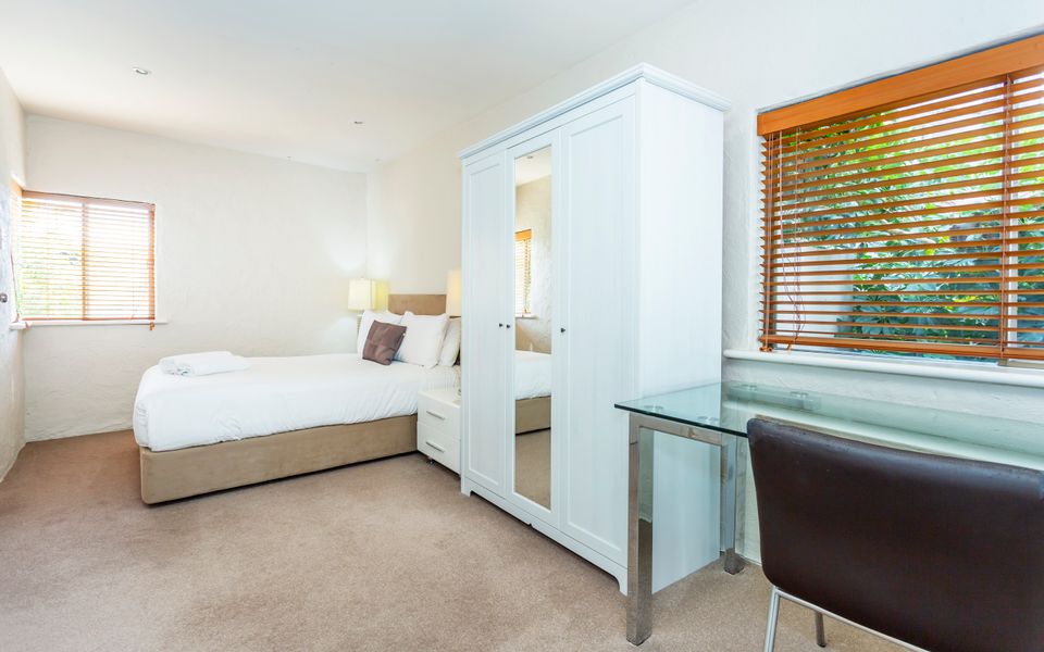 Como Mezzanine Retreat