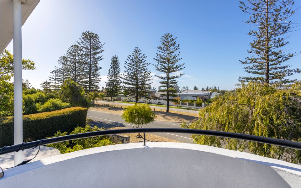 Cottesloe Beach Deluxe Apartment