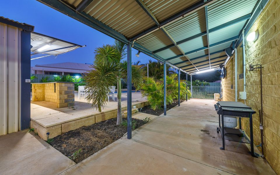 79 Nimitz Street – Pool and Pet Friendly