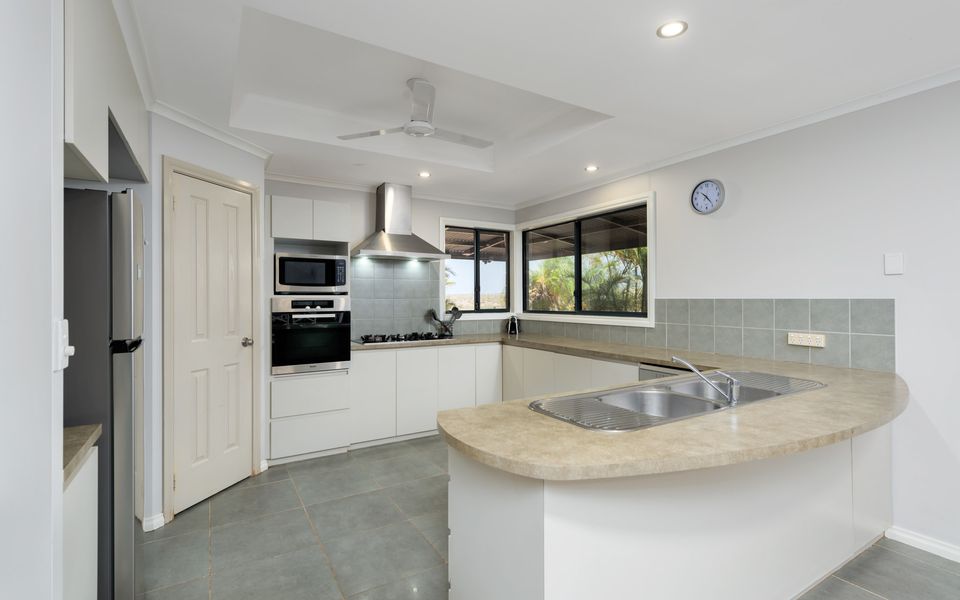 79 Nimitz Street – Pool and Pet Friendly