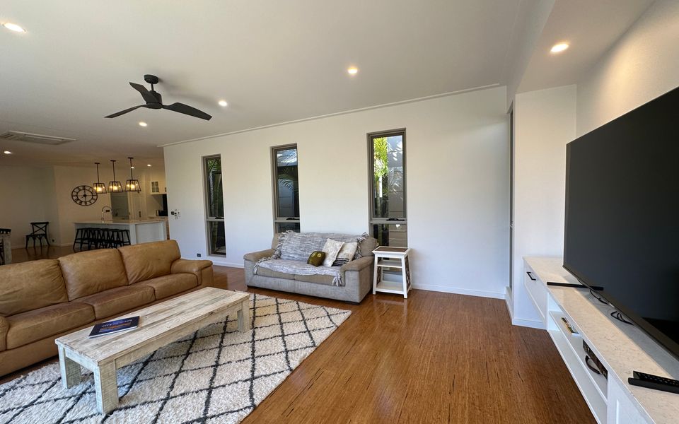 28 Kestrel Place – Pool and Jetty (15m)