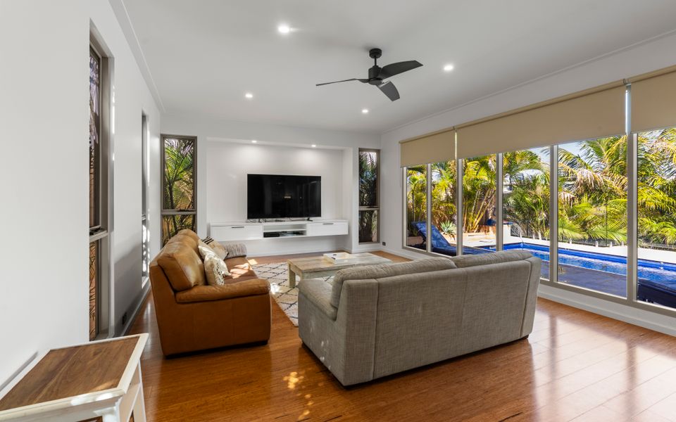 28 Kestrel Place – Pool and Jetty (15m)