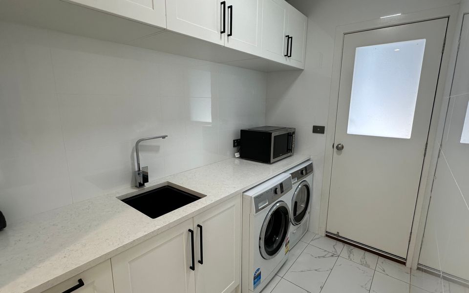 28 Kestrel Place – Pool and Jetty (15m)