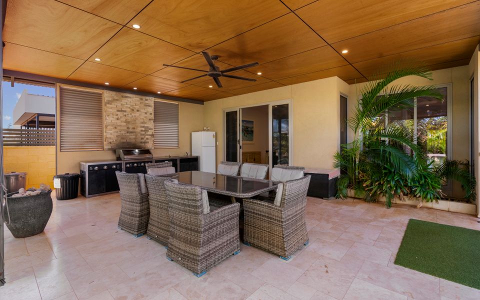 28 Kestrel Place – Pool and Jetty (15m)