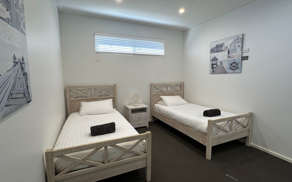 28 Kestrel Place – Pool and Jetty (15m)