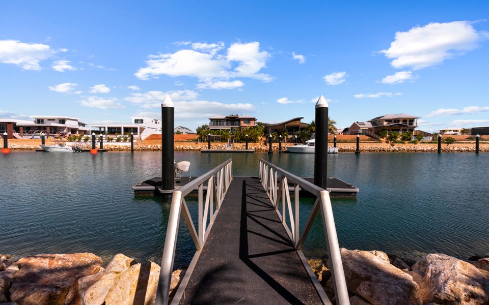 28 Kestrel Place – Pool and Jetty (15m)