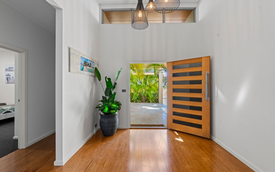 28 Kestrel Place – Pool and Jetty (15m)