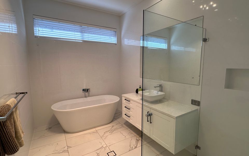 28 Kestrel Place – Pool and Jetty (15m)