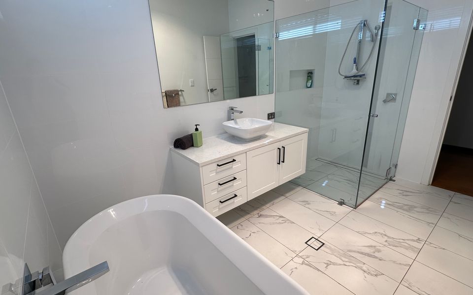 28 Kestrel Place – Pool and Jetty (15m)