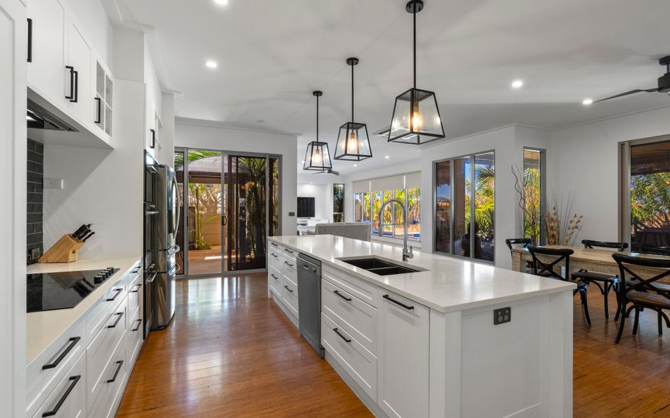 28 Kestrel Place – Pool and Jetty (15m)