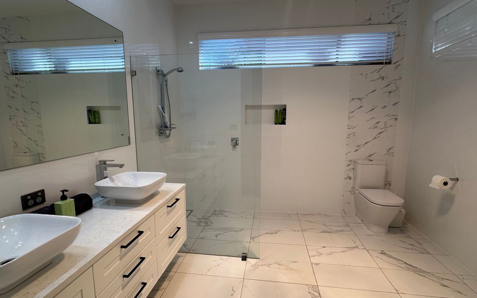 28 Kestrel Place – Pool and Jetty (15m)