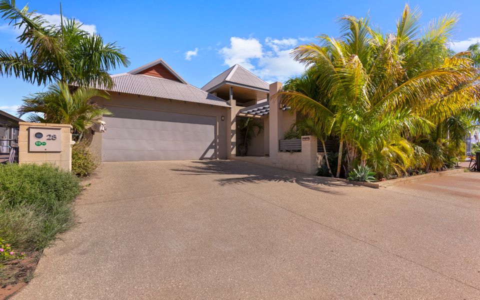 28 Kestrel Place – Pool and Jetty (15m)