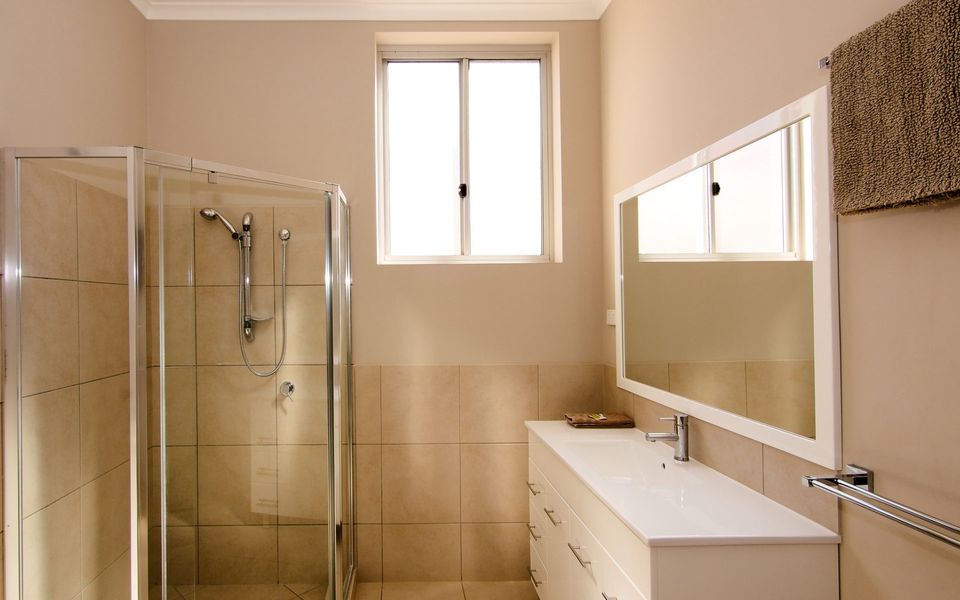 21 Corella Court – Pool and Jetty (Max 8m)