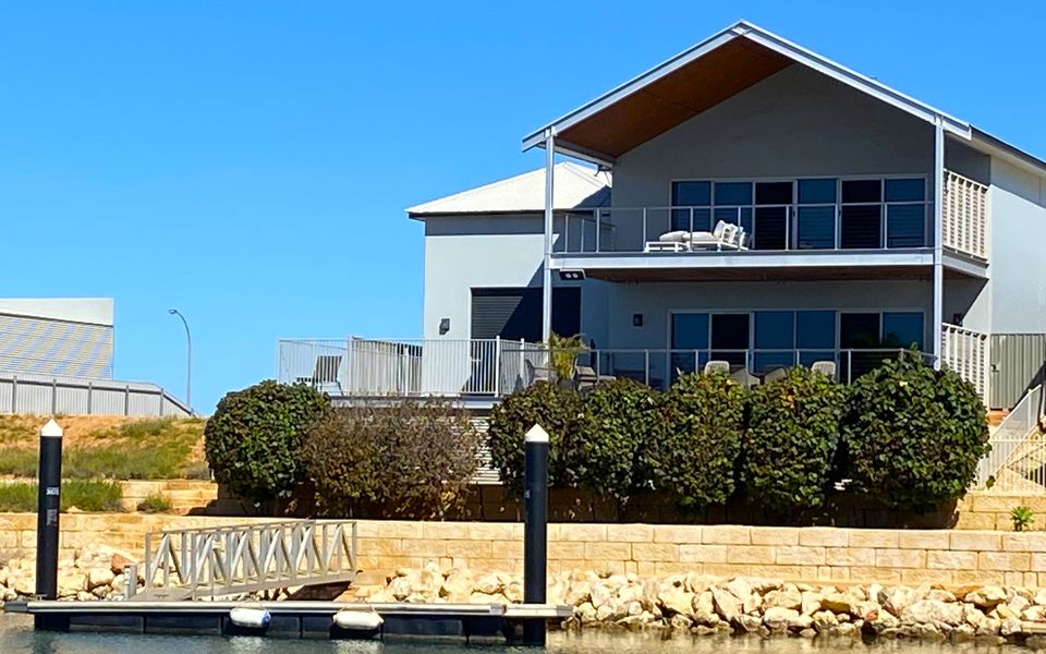 21 Corella Court – Pool and Jetty (Max 8m)