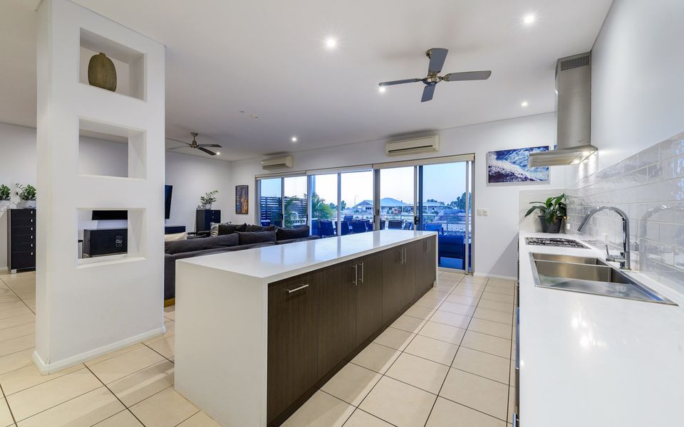 21 Corella Court – Pool and Jetty (Max 8m)