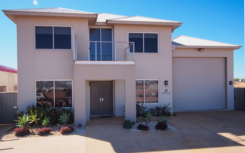 21 Corella Court – Pool and Jetty (Max 8m)
