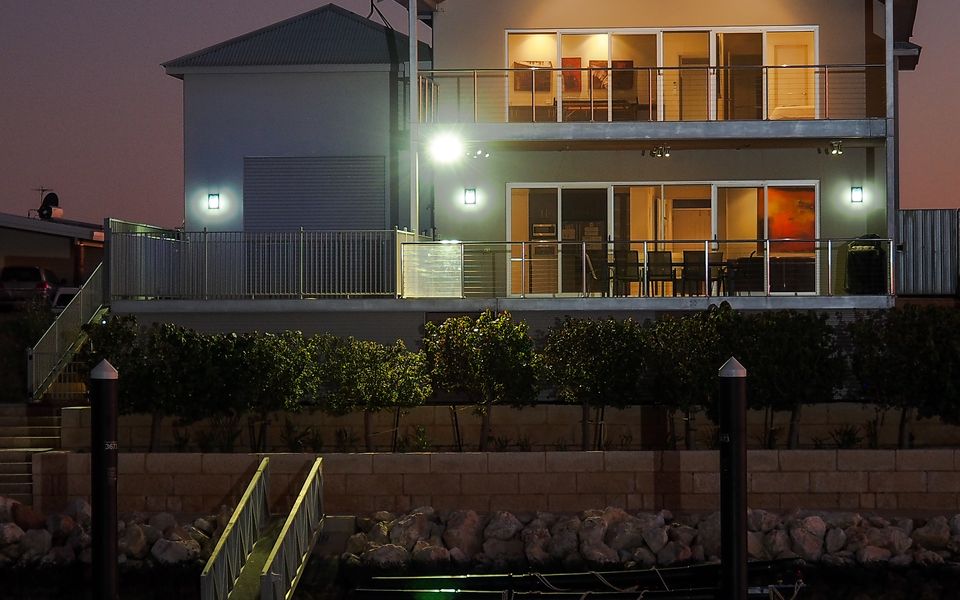 21 Corella Court – Pool and Jetty (Max 8m)