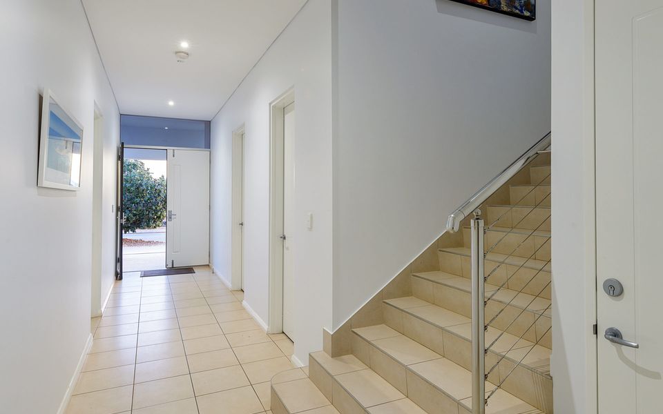 21 Corella Court – Pool and Jetty (Max 8m)