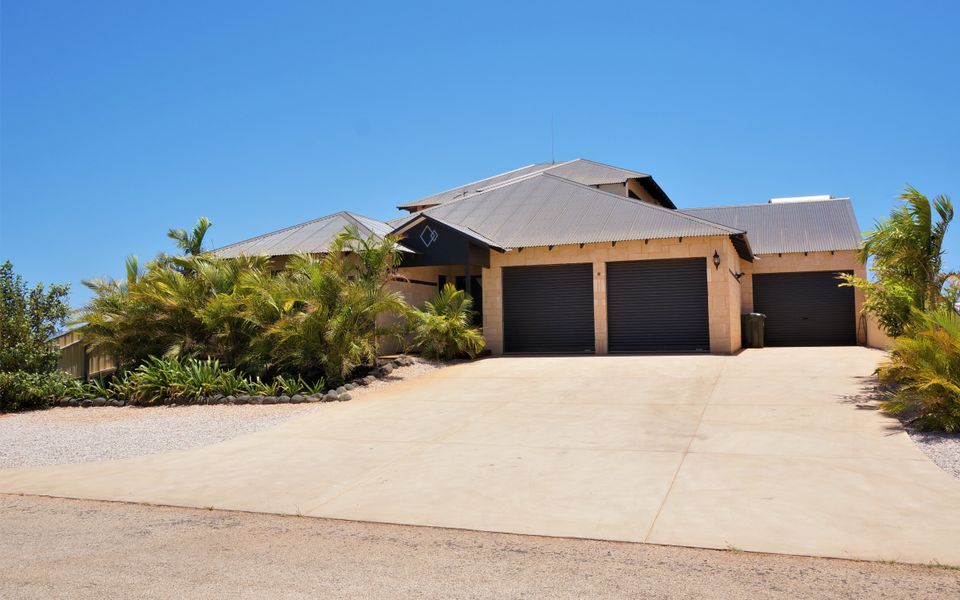 27 Corella Court – Pool