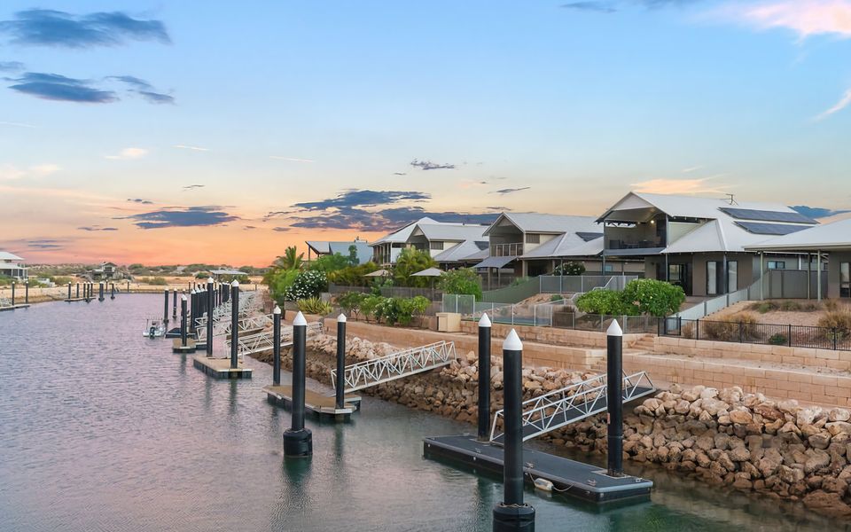 3 Kestrel Place – Pool and Jetty (Max 8m)