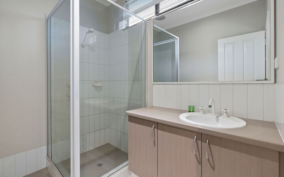 3 Kestrel Place – Pool and Jetty (Max 8m)