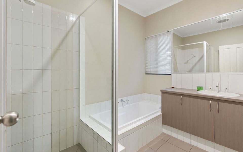 3 Kestrel Place – Pool and Jetty (Max 8m)