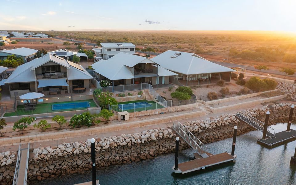 3 Kestrel Place – Pool and Jetty (Max 8m)