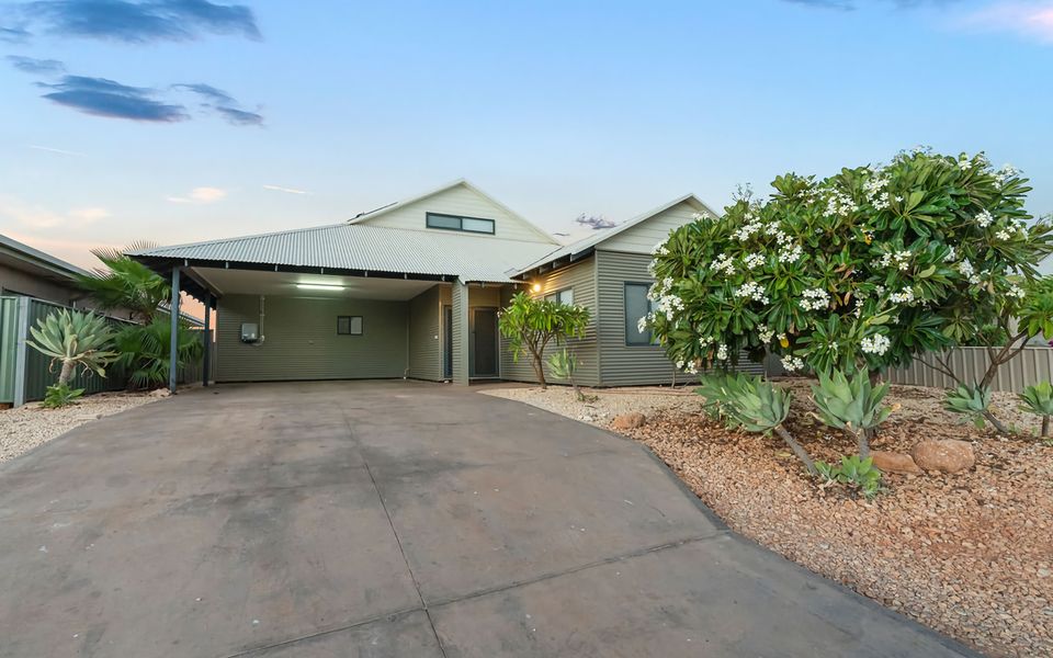 3 Kestrel Place – Pool and Jetty (Max 8m)