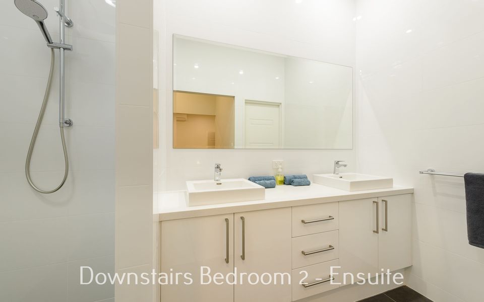 32 Corella Court – Covered Pool and Jetty (Max 15m)