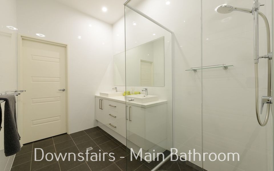 32 Corella Court – Covered Pool and Jetty (Max 15m)