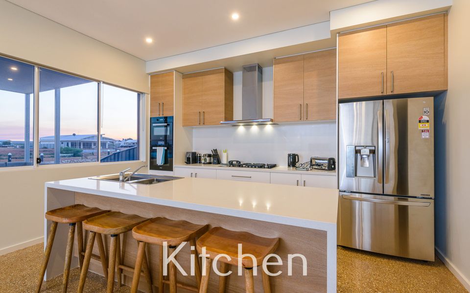 32 Corella Court – Covered Pool and Jetty (Max 15m)