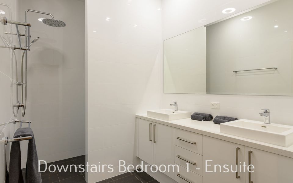 32 Corella Court – Covered Pool and Jetty (Max 15m)