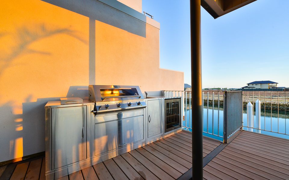 33 Inggarda Lane – 4 Person Spa and Jetty (Max 12m)