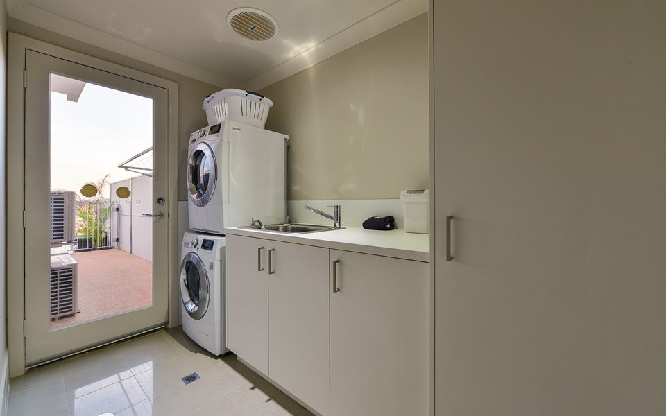 33 Inggarda Lane – 4 Person Spa and Jetty (Max 12m)